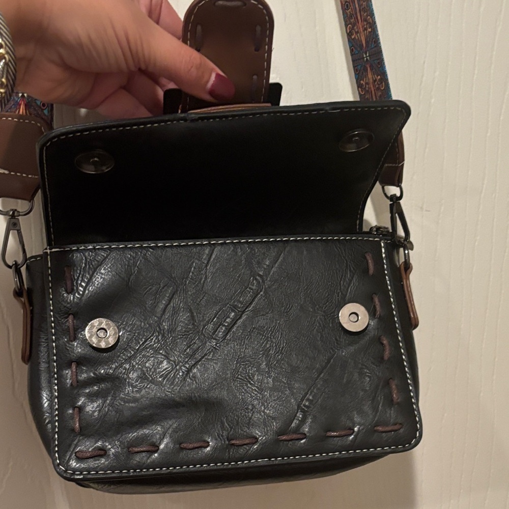 Chic Black and Brown Crossbody Bag - Picture 2 of 7